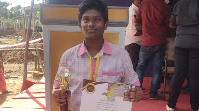 Vigneswaran S presenting BioSep at Veetukku Oru Vignani 2023